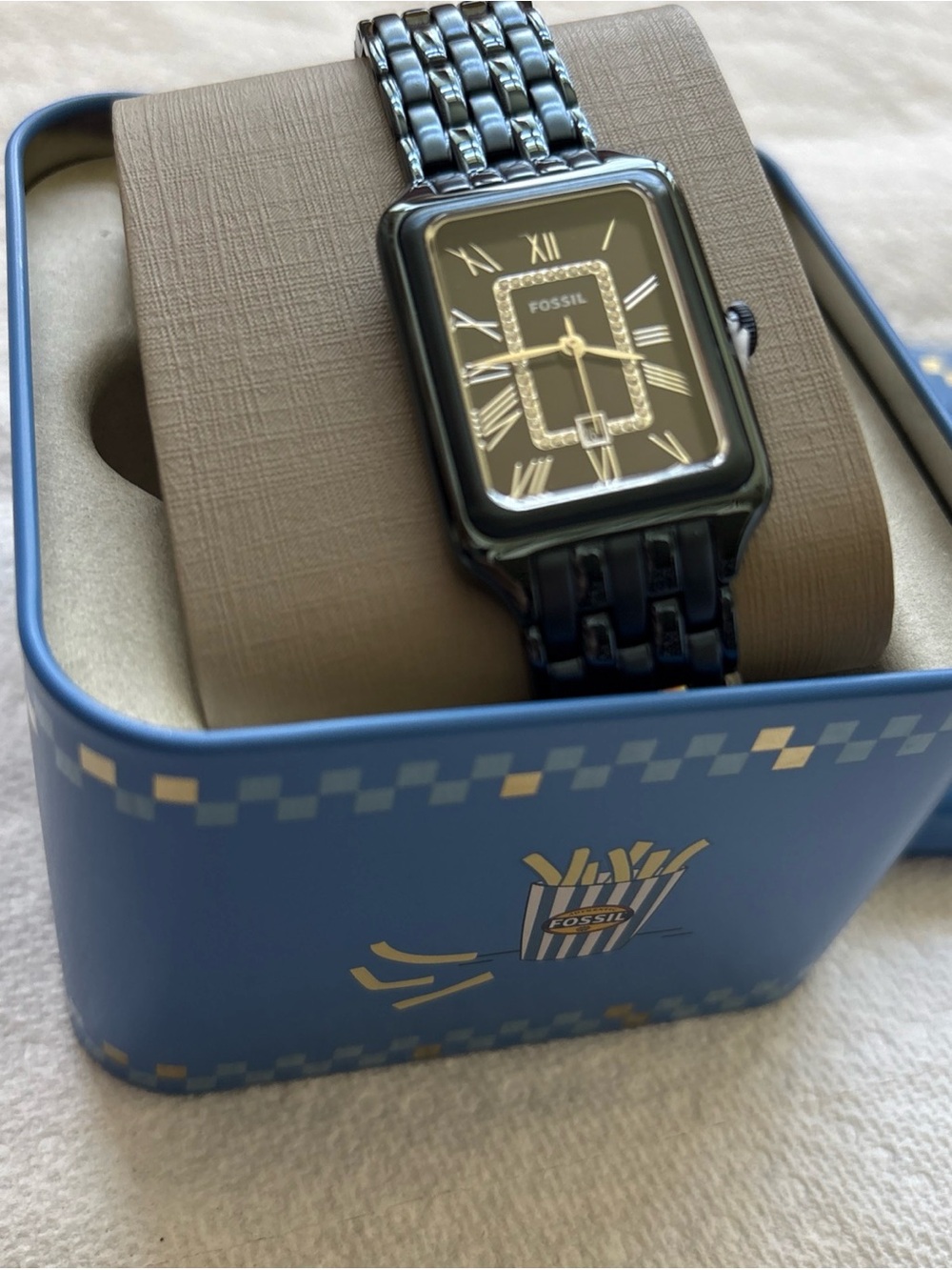 Fossil, this women's watch features:
Stainless steel bracelet and case
Navy dia - Picture 9 of 15